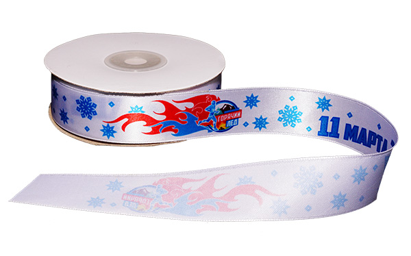 Атласная лента с яркой полноцветной печатью на лицевой стороне, которая на обороте немного просвечивает