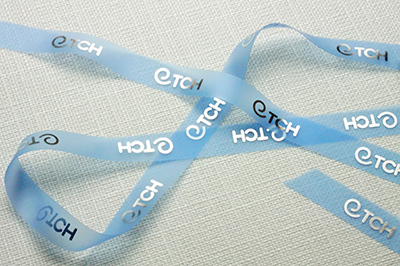 Полупрозрачные ленты: голубая с серебристыми логотипами