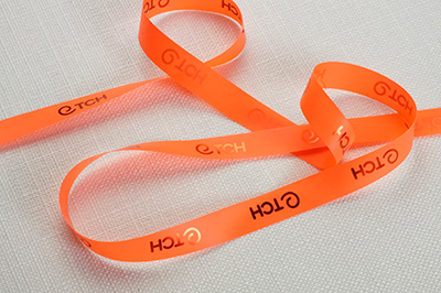Силиконовые ленты: оранжево-неоновая с логотипами
