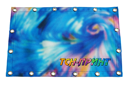 Яркая синяя растяжка с логотипом ТСН-ПРИНТ с несколькими люверсами по всем сторонам