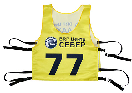 Желтый стартовый номер 77 с регулируемыми завязками и логотипом BRP