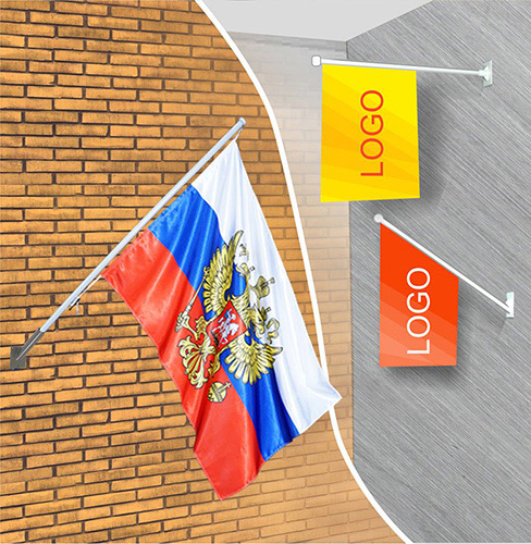 Флаг на настенном держателе на фасаде и флажки на пластиковых держателях на стене