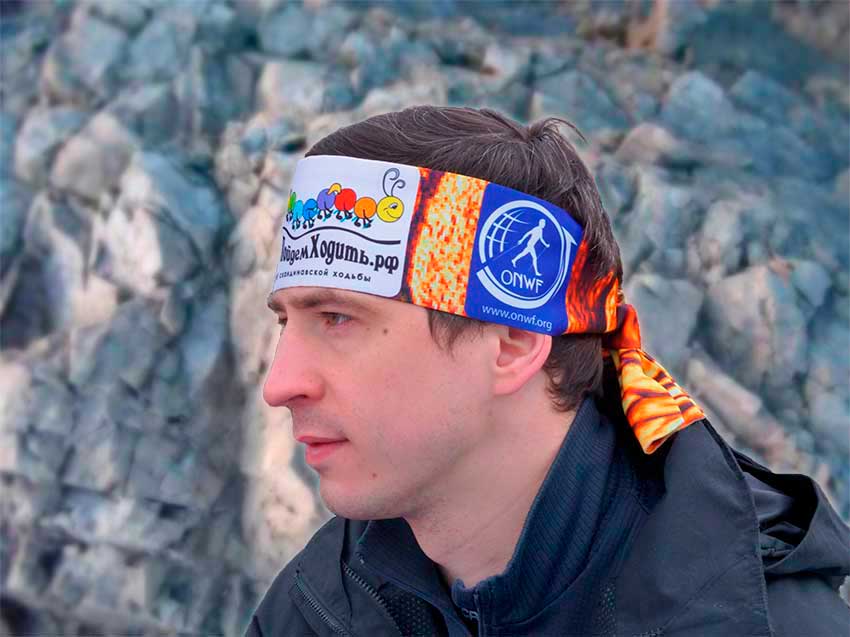 Бандана Хатимаки: в виде тканевой ленты шириной 7 см. с клубным логотипом на голове спортсмена