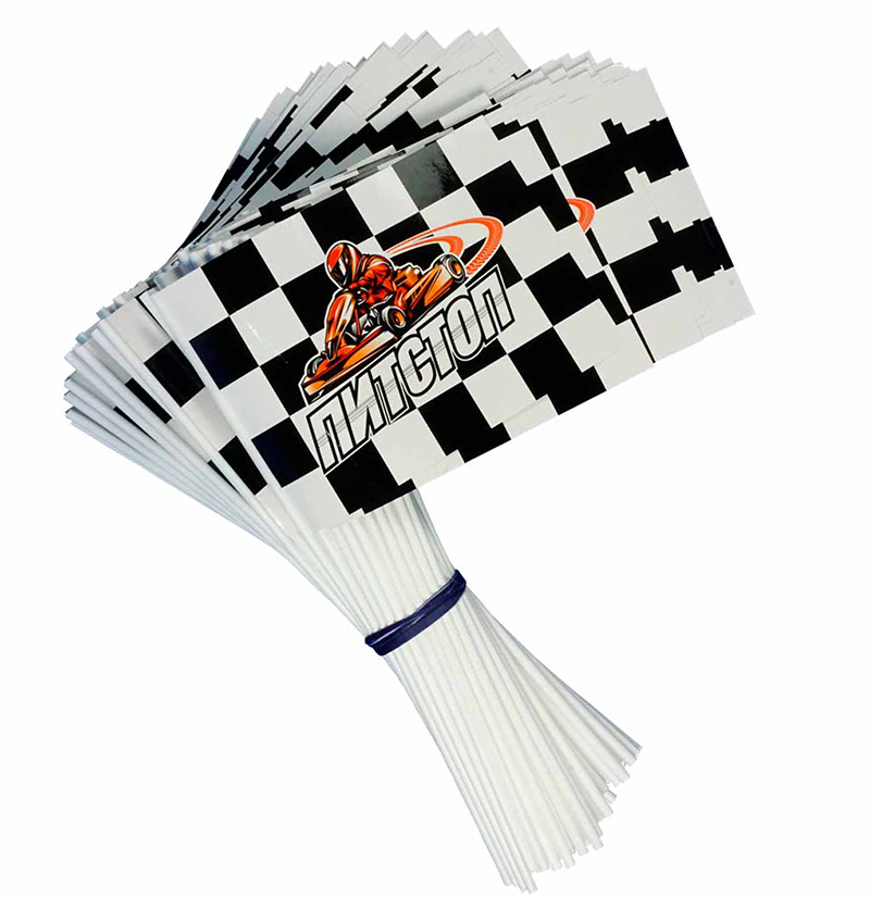 Ламинированный бумажный флажок с черно-белыми клетками и логотипом, на палочке