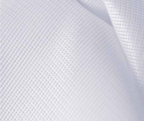 Макро фото белой, мелкосетчатой флажной ткани.