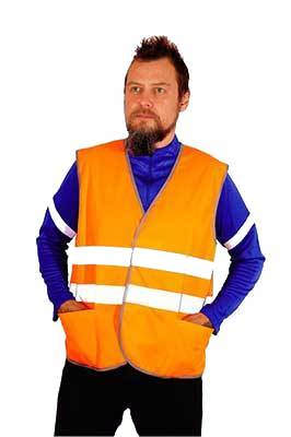 Строитель, в ярко-оранжевом жилете с карманом и двумя светоотражающими полосами, вид спереди