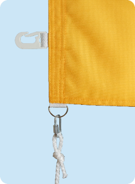 Угол оранжевого флага, с полукольцом и карабином и пластиковым карабином сбоку