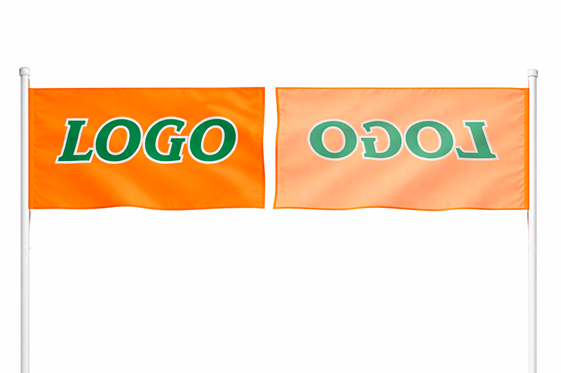 2 стороны оранжевого флага с зеленым логотипом: лицевая сторона яркая, оборот бледнее