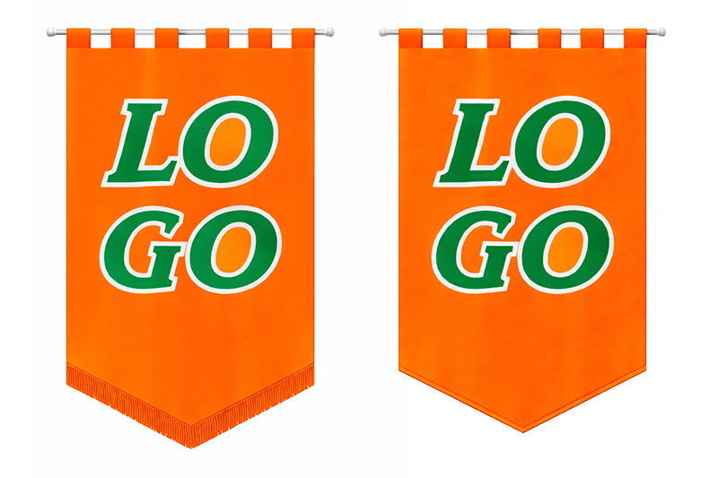 2 стороны вертикального оранжевого флага-штандарта, на обеих логотипы читаются правильно