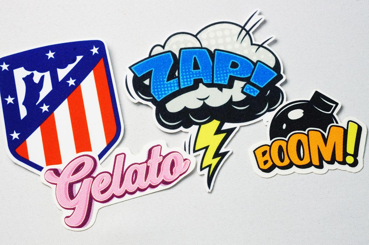 Нашивки с фигурным контуром вырезанные лазером.