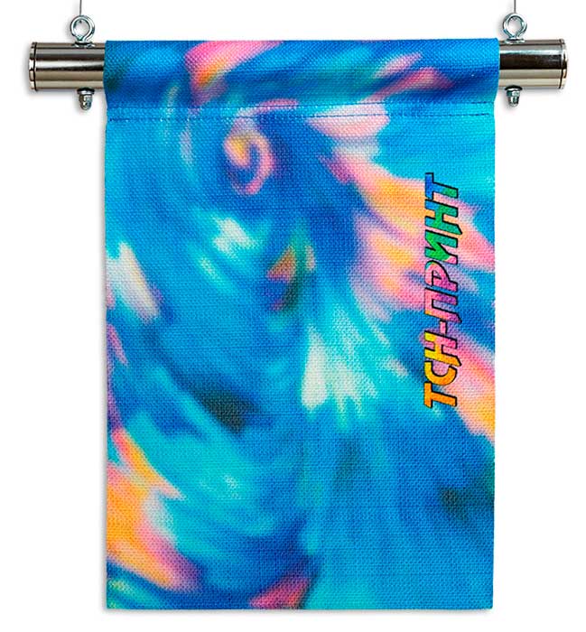 Два вида тканевых баннеров: один – с люверсами только по углам, второй с несколькими люверсами по всей длине