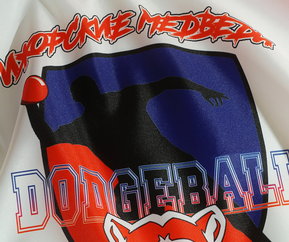 Образец логотипа на одежде нанесенного сублимационной печатью