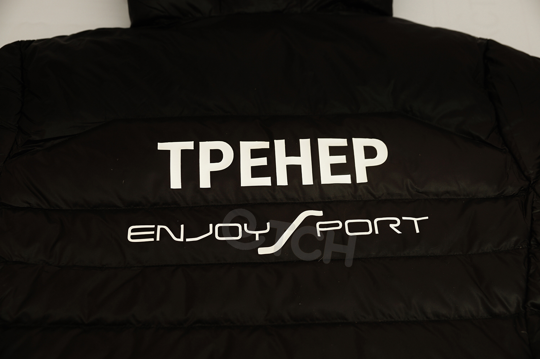 Нанесение надписи и логотипа белой термопленкой