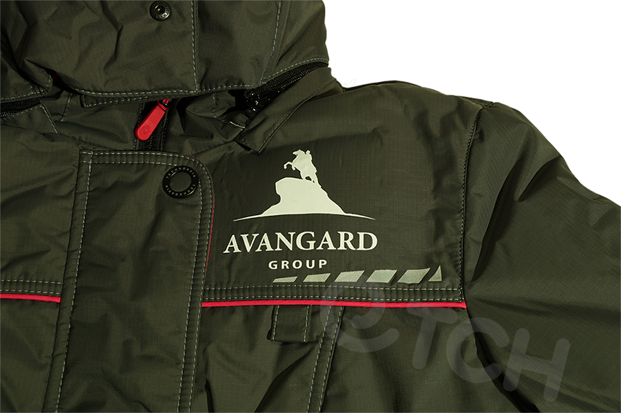 Нанесение логотипа на спецодежду белой термопленкой