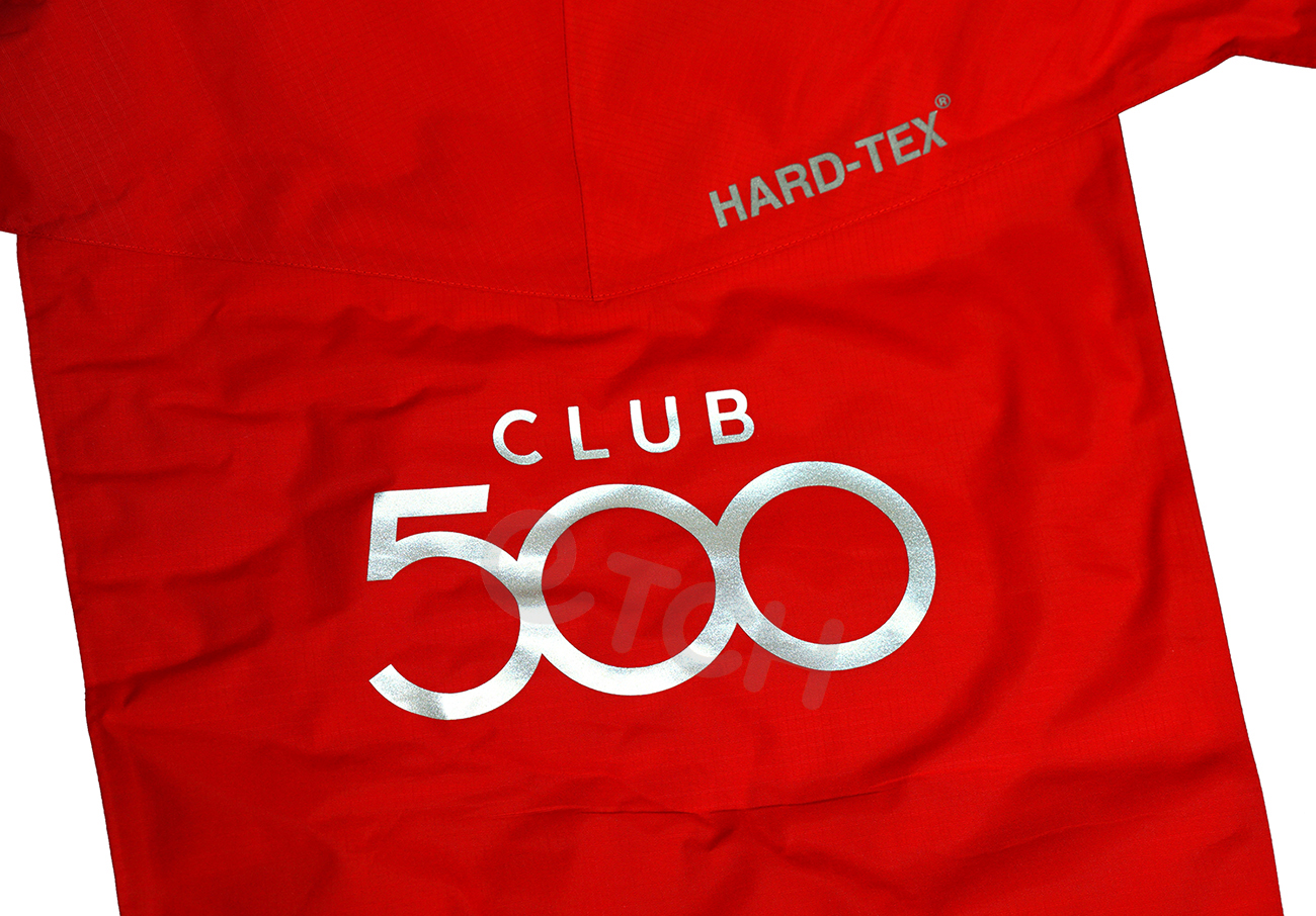 Нанесение логотипа на костюм термо-пленкой металлик