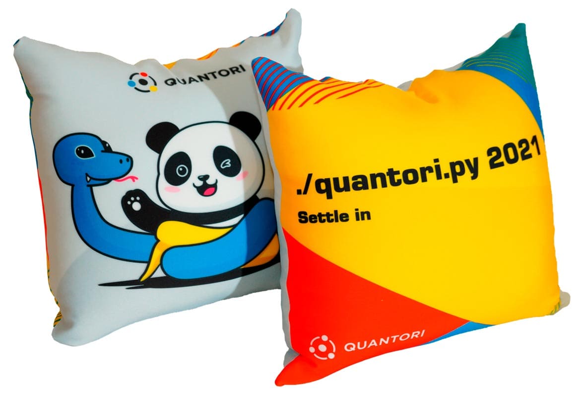 Брендированная подушка прямоугольной формы: с печатью логотипа заказчика.