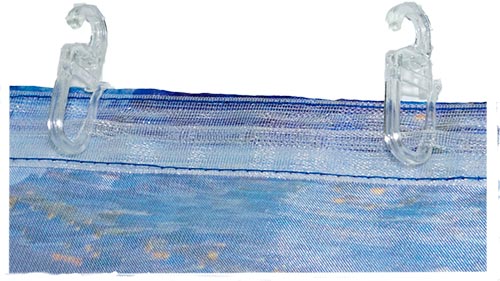 Шторная тесьма, не формирующая складок: на верхнем краю шторы, с крючками.