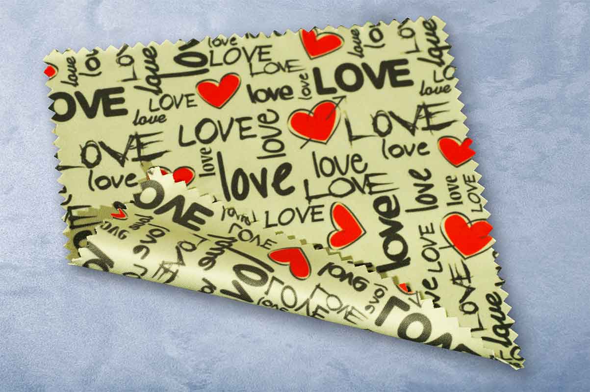 Образец нанесения однотонного фона на обратную сторону салфетки для оптики.