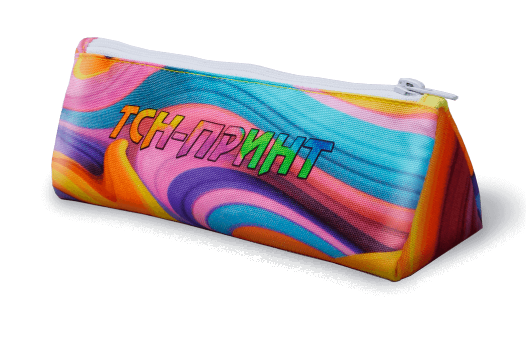 Пенал, треугольной формы, из ткани Оксфорд 600: на молнии, с печатью логотипа и принта в шов.