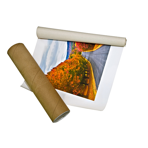 Напечатанный на холсте постер сдается заказчику в рулоне, на картонном тубусе