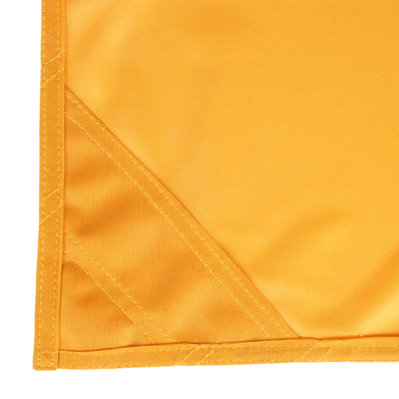 Усиленный угол на цветном оранжевом флаге