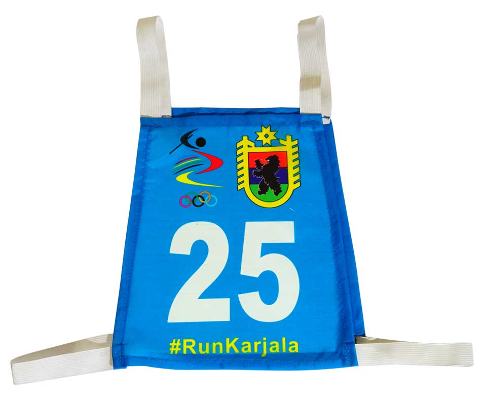 Синий стартовый номер на резинках с цифрой 25 и логотипами